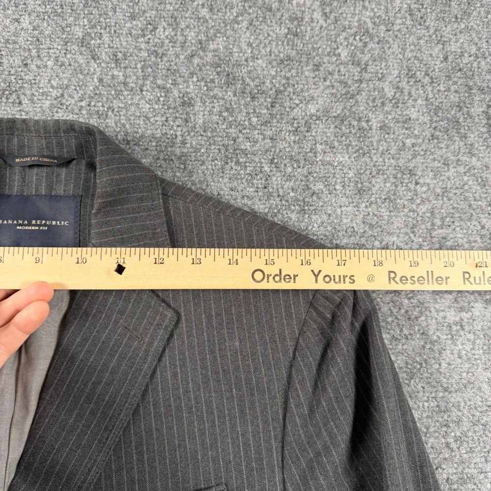 Banana Republic Blazer Mens 38R Grey Pinstripe Modern Fit Cotton 3 Button Jacket